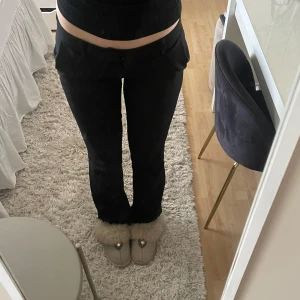 Lågmidjade kostymbyxor - Lågmidjade kostym byxor från bikbok, använda fåtal ggr! Storlek 36, perfekta på mig som är 174