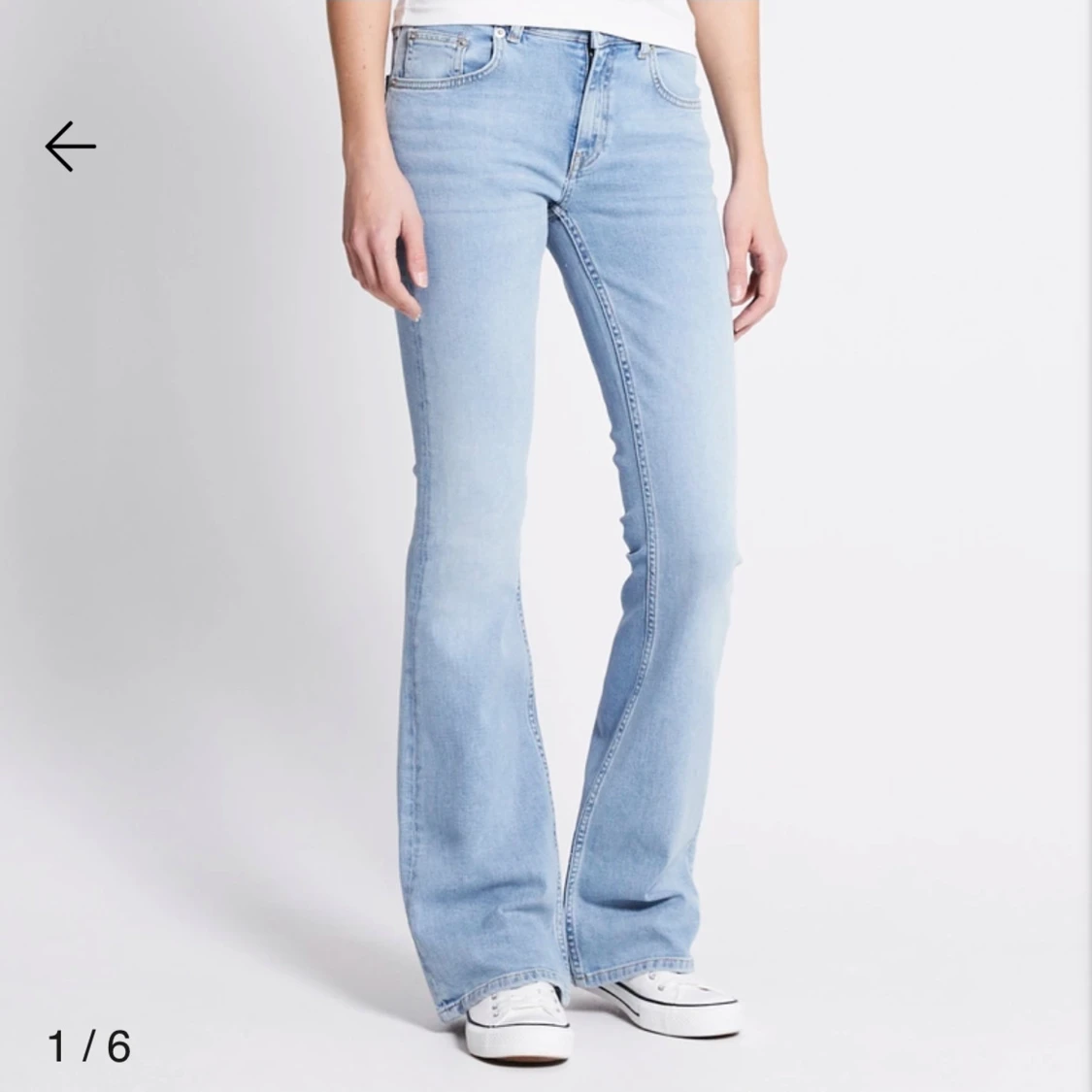 Ljusblå bootcut jeans