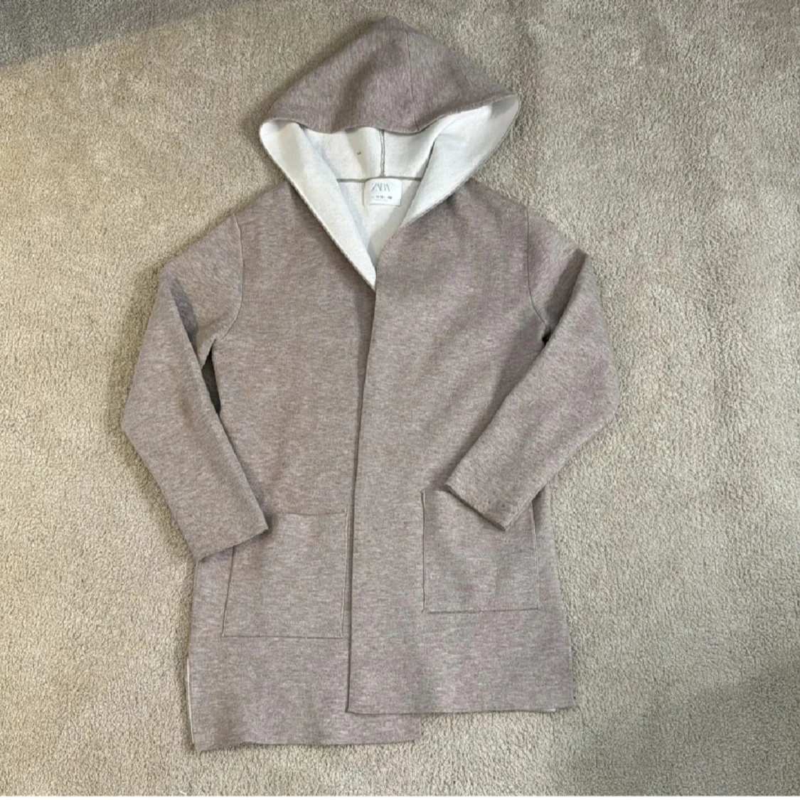 Beige långärmad kofta från Zara