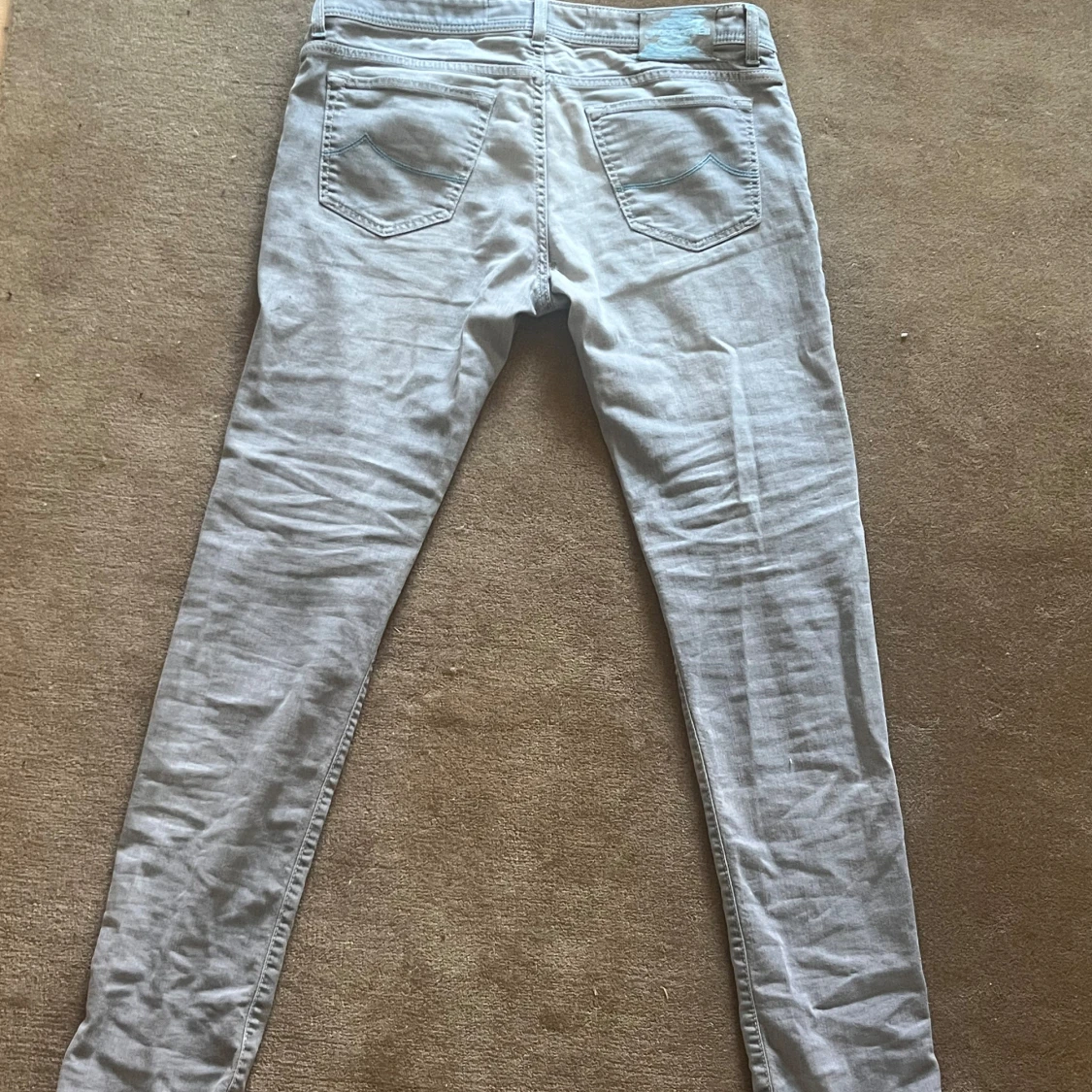 Ljusgrå jeansbyxor från Jacob Cohen - 1