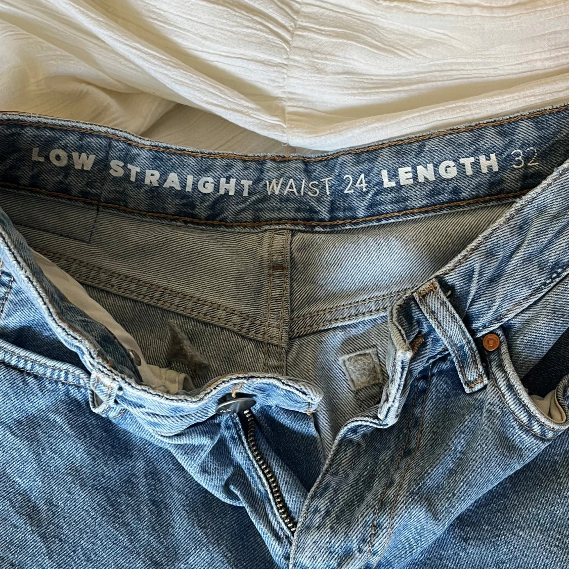 Blå jeansbyxor med låg midja - 1