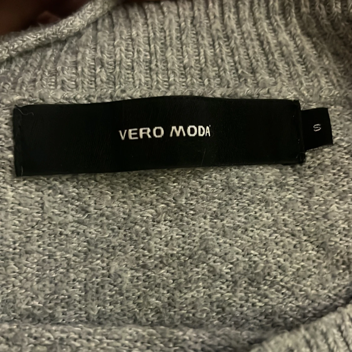 Grå stickad tröja från Vero Moda - 1