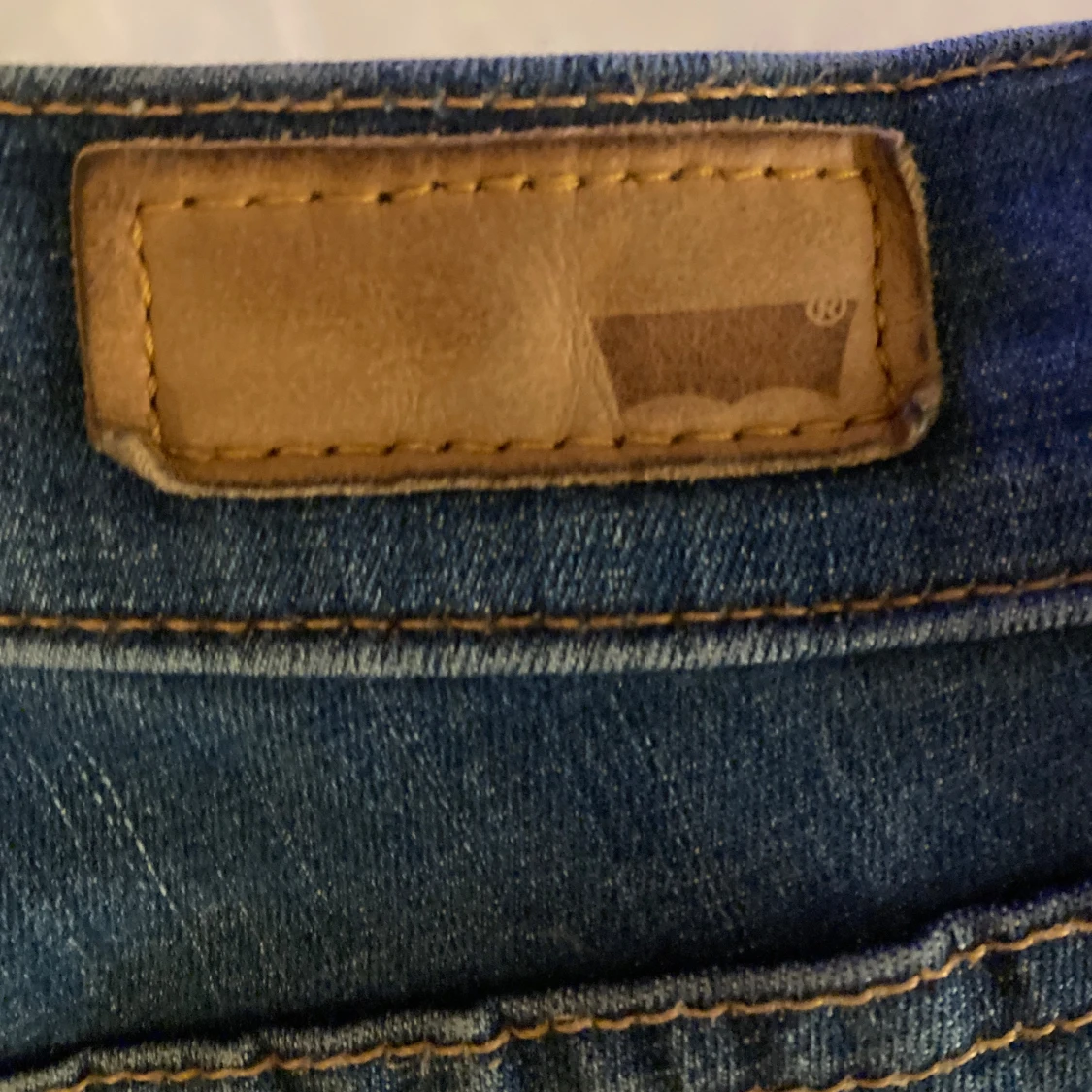 Blå jeans från Levi's strl W24 L30 - 4