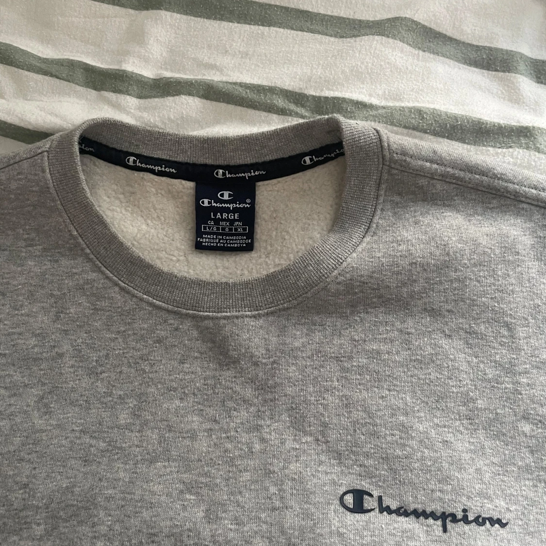 Grå sweatshirt från Champion - 1