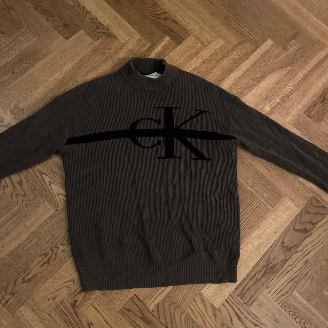 Brun tröja från Calvin Klein - 1