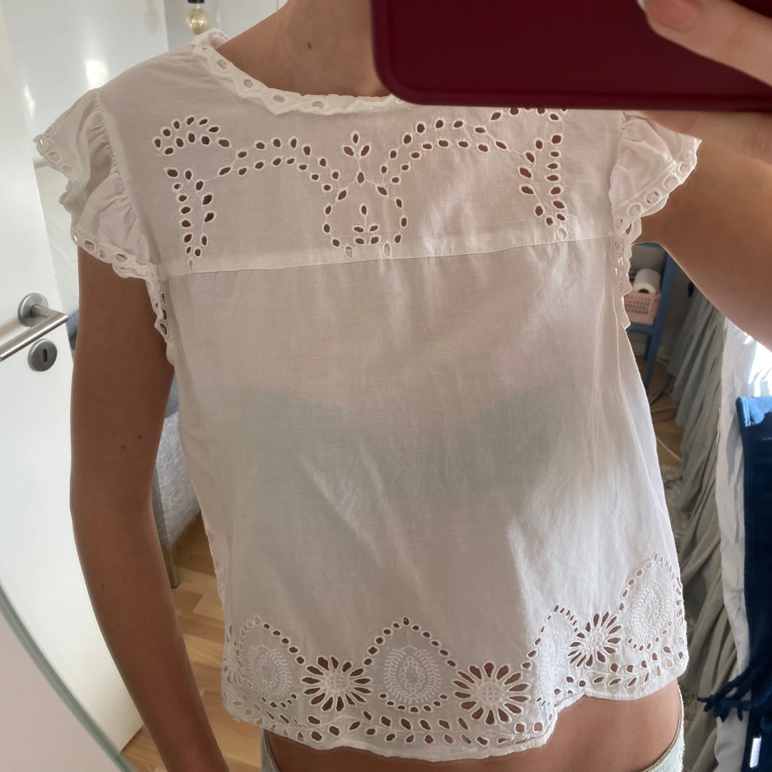 Vit blus med spetsdetaljer - 3