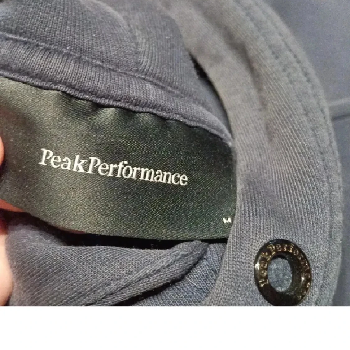 Mörkblå hoodie från Peak Performance - 2