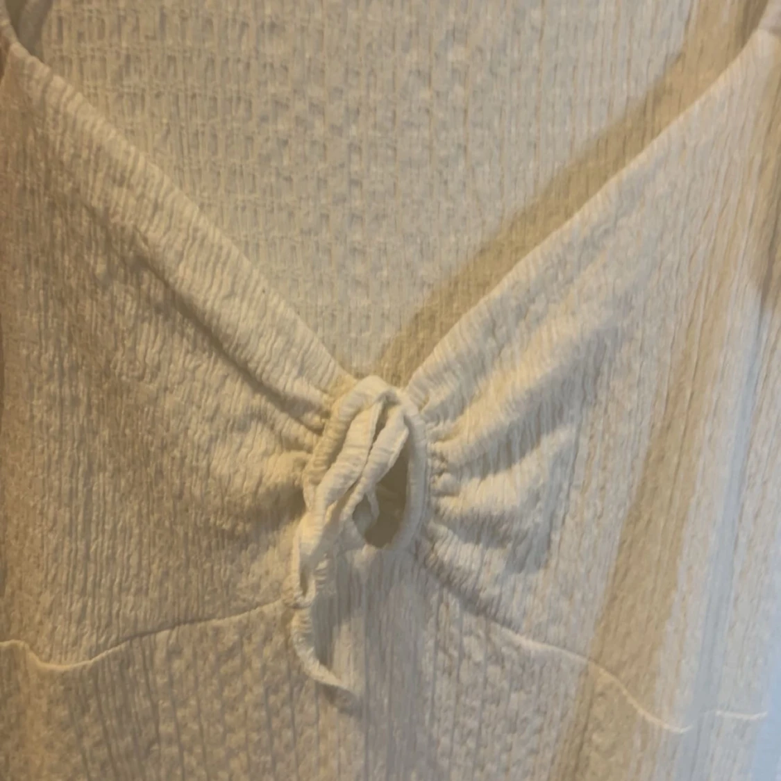 Vit kortklänning med knyt från lager 57 - 1