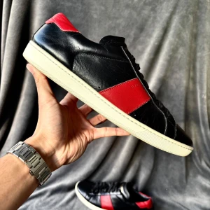 Saint Laurent skor - Orginalstorlek 44, passar oftast runt det, fråga om innermått vid osäkerhet | ingår: Ysl-skosnörepåse| fraktar spårbart eller möts upp i Täby📍