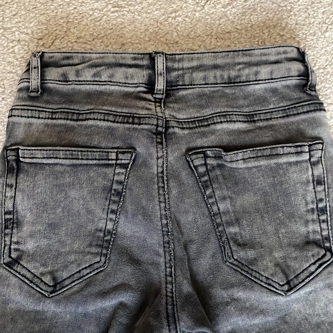 Grå bootcut jeans från Grunt - 1