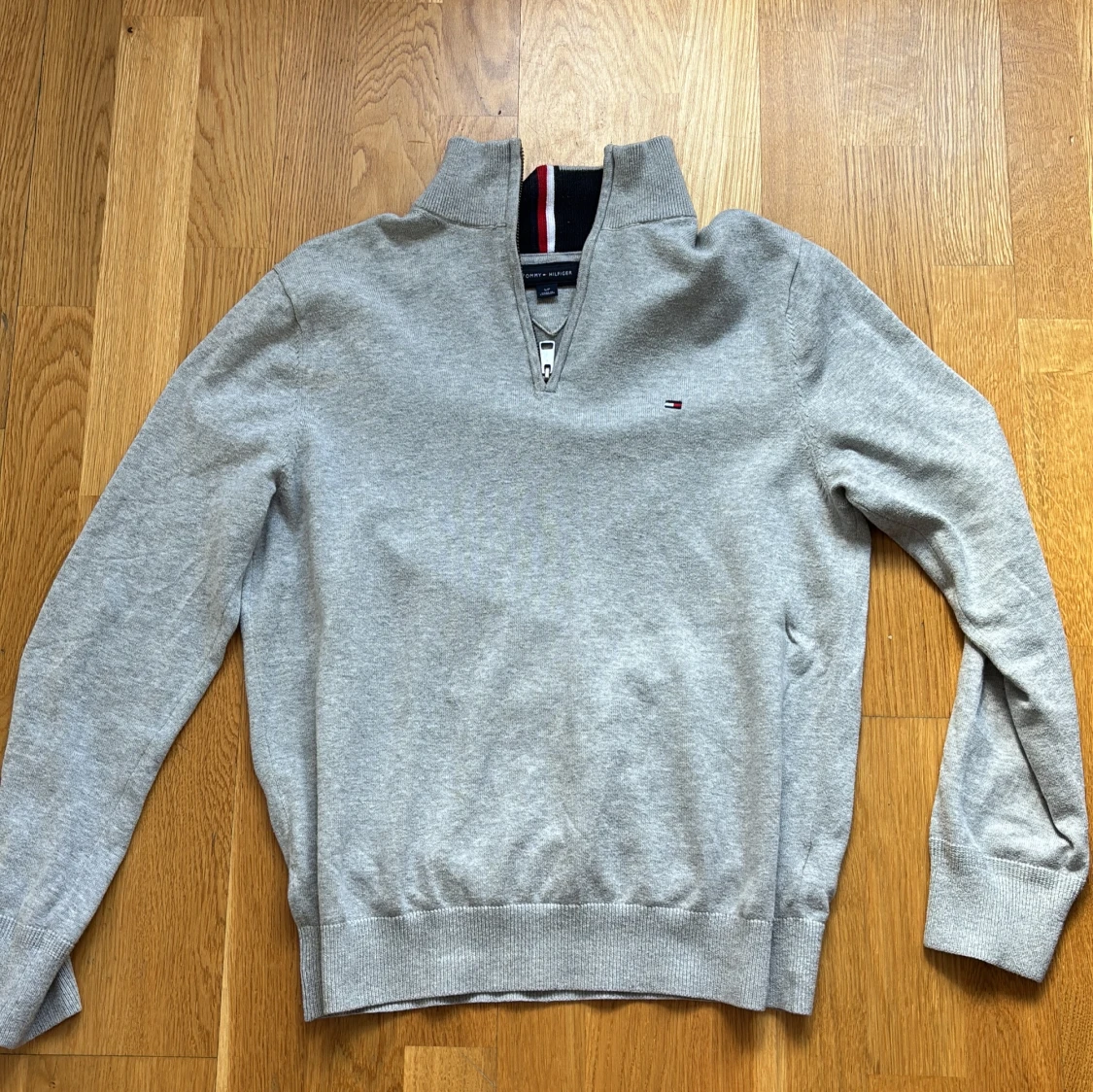 Grå halvzip-tröja från Tommy Hilfiger