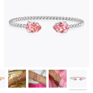 Caroline svedbom armband  - Skit populärt armband fårn Caroline Svedbom använd få gånger ksk ngn liten defekt så skriv för egna bilder! Skickar så snabbt som möjligt vid snabbt köp! Nypris ca 800, färgen heter Light rose! Skriv även vid fråga om pris etc!