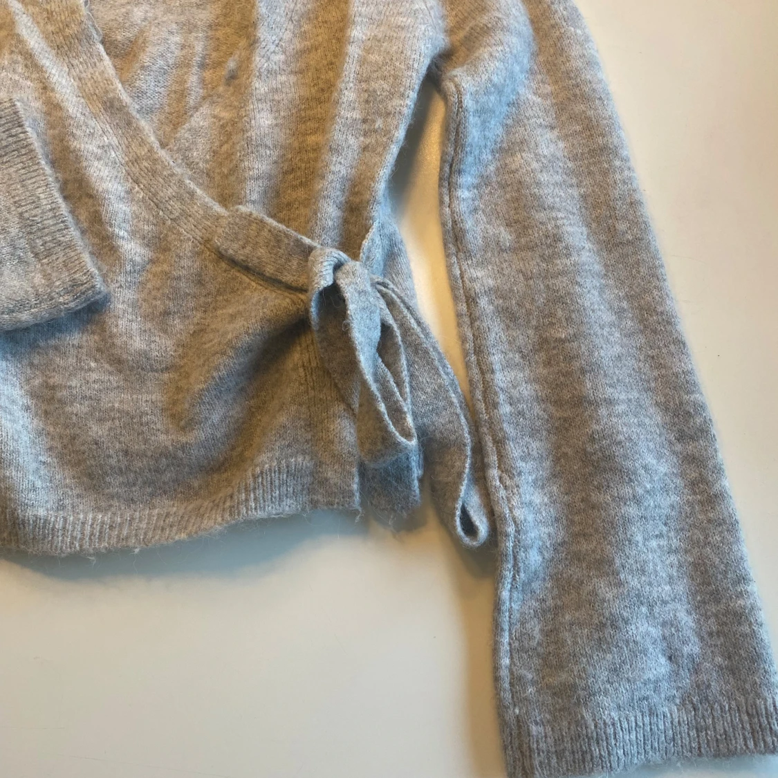 Grå omlottkofta i ullblandning från Gina Tricot - 1