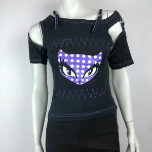 Topp M/L - Helt ny topp i storlek M/L. Material i stretchig bomullstrikå,