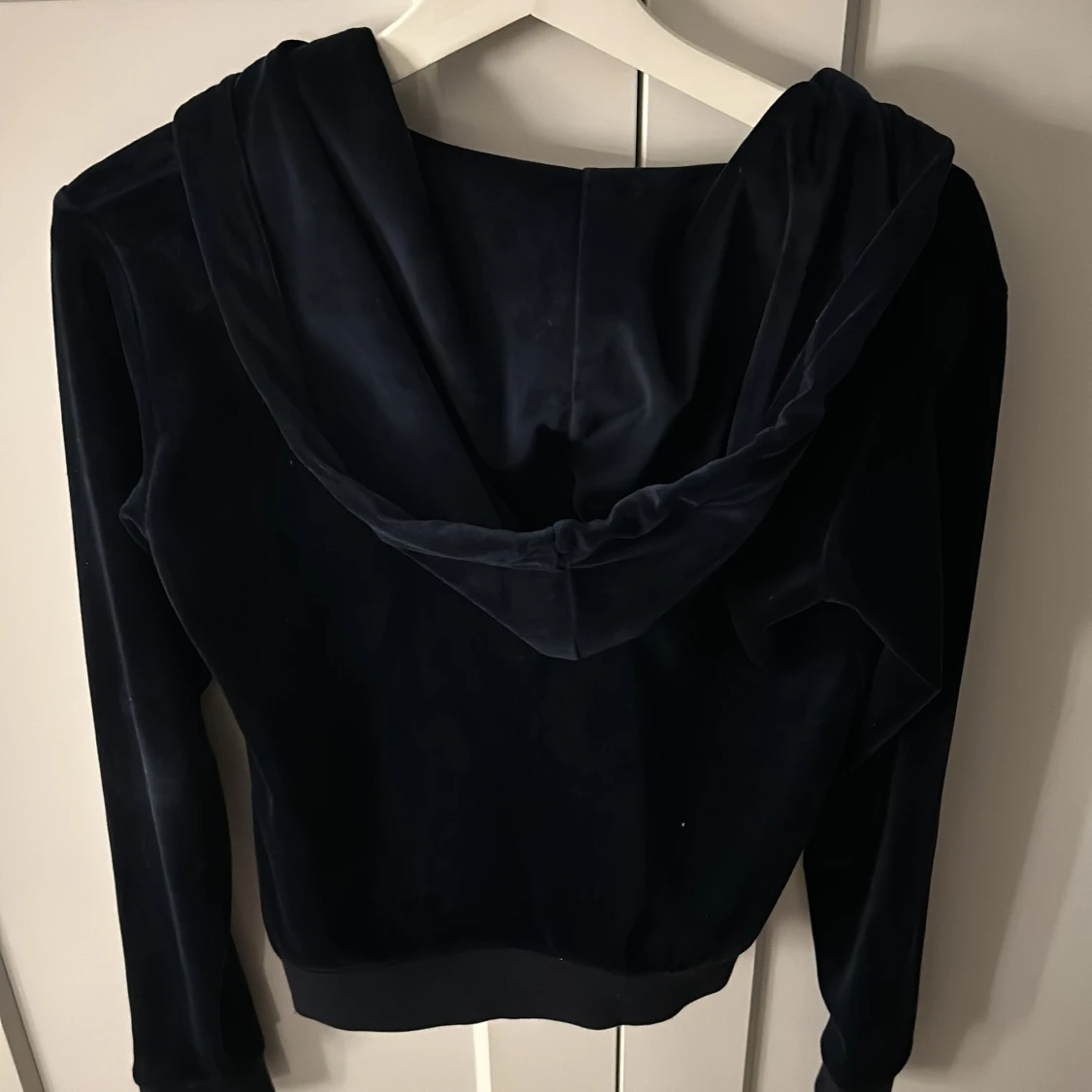 Mörkblå zip hoodie från Juicy Couture - 1