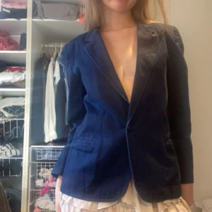 Kavaj mörkblå - Snygg stilren vintage kavaj, knappt använd, bra skick säljer då den inte kommer till användning, Xs-S