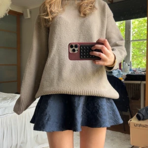 Mörkblå kortkjol - Söt mörkblå kjol, perfekt till sommaren!