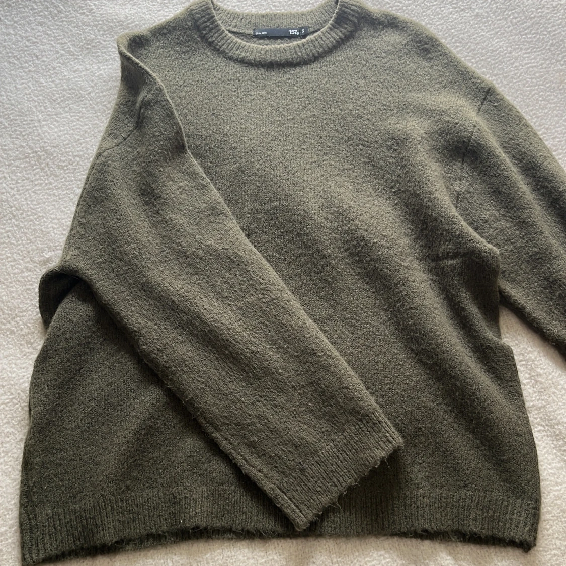Olivgrön stickad tröja från 157