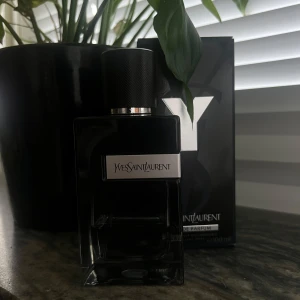 Yves Saint Laurent Y EDP  - YSL Parfym. 2 ml för 35kr. 2st för 65kr. 5 ml för 85kr. Frakt kostar 20kr. Meddela vid intresse. 