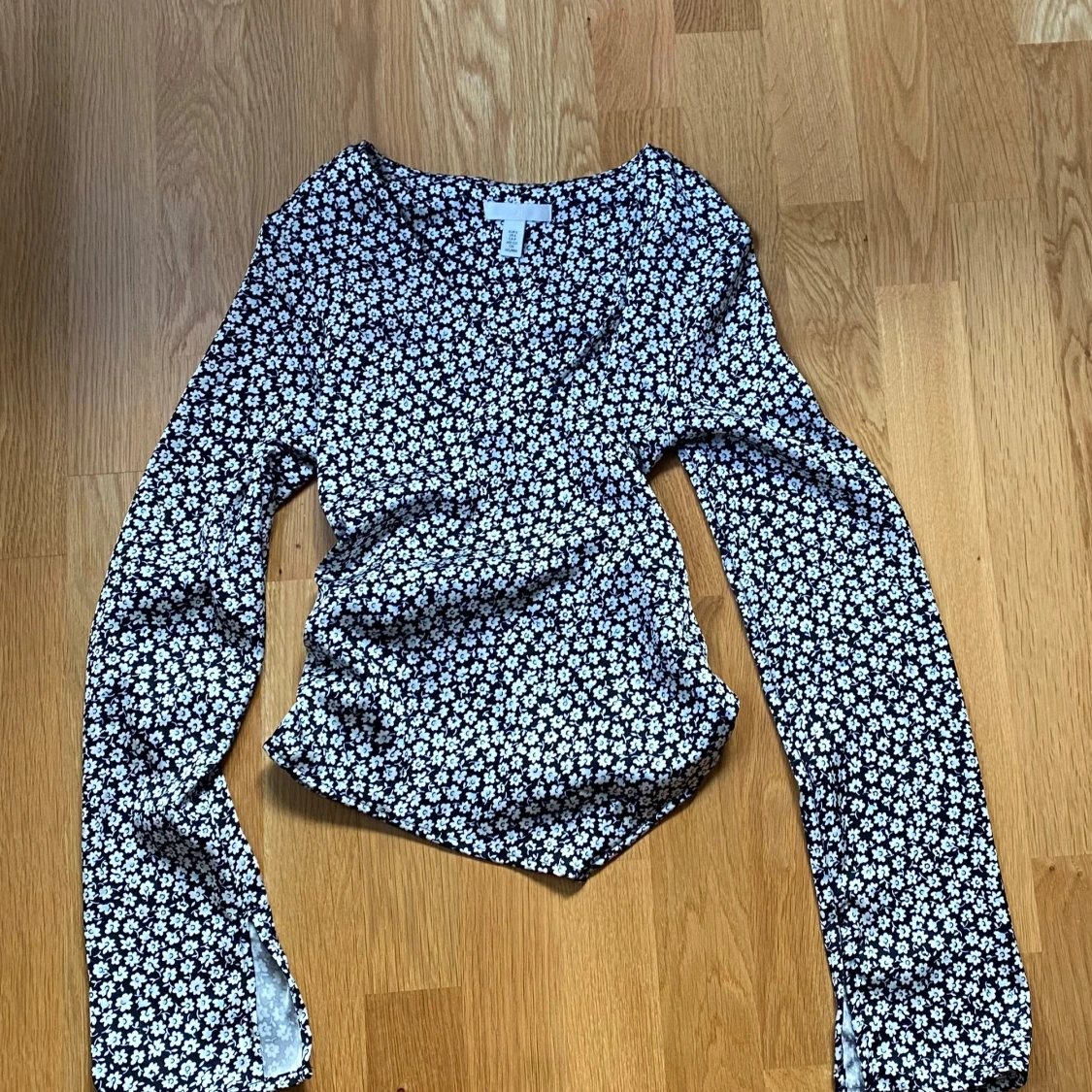 Svart blommig topp från C&A - 1