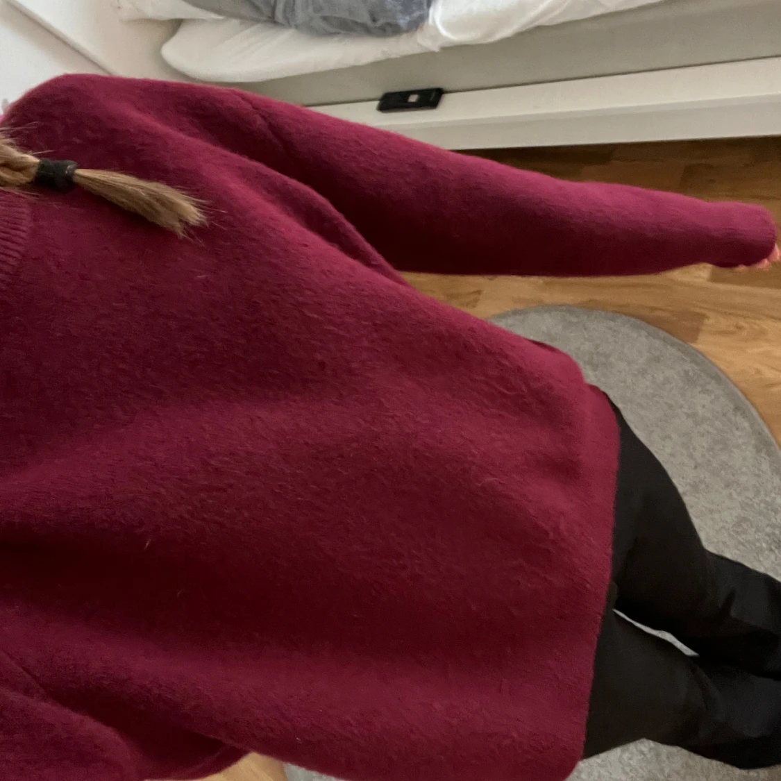 Vinröd stickad tröja - 1