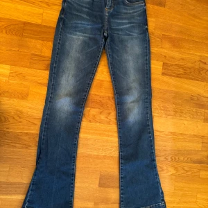 Ltb jeans - Säljer dessa snygga jeans från ltb. Modellen är Fallon. Använda fåtal gånger så de är i bra kvalite! Midjan är mellan låg. 