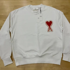 AMI JUMPER - brandnew,fashionable,cheap,först till kvarn 