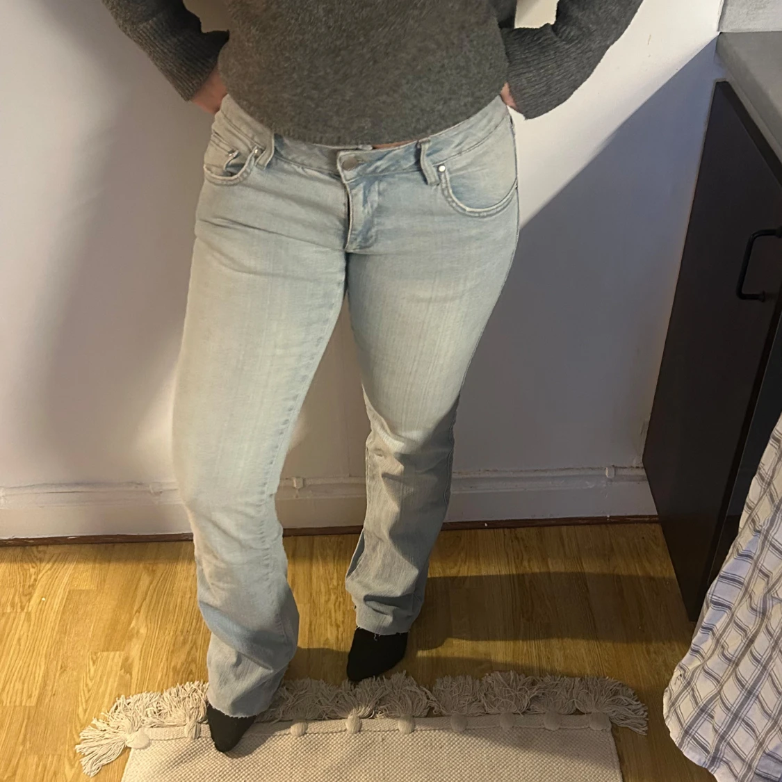 Ljusblå bootcut jeans - 1