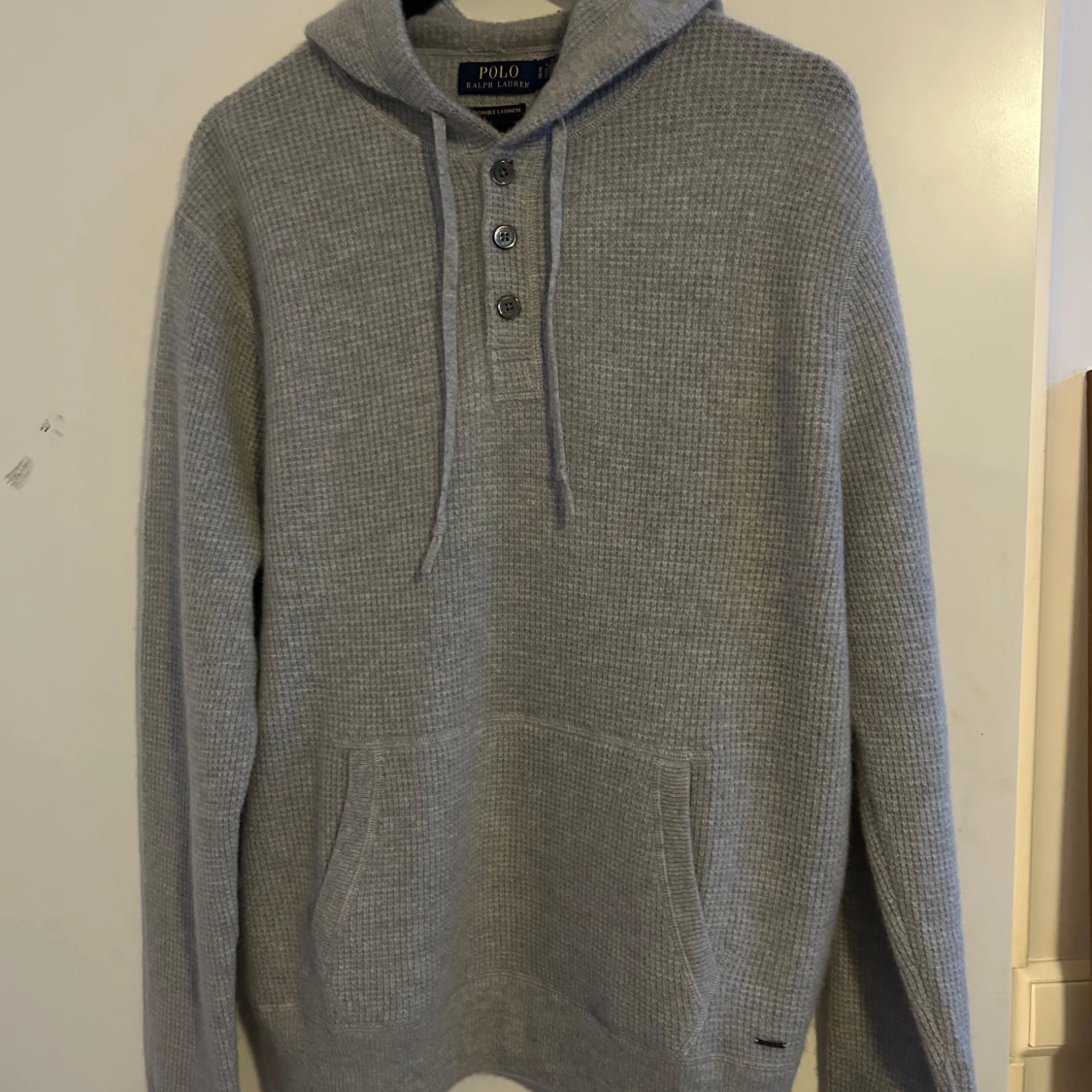 Grå stickad cashmere hoodie från Polo Ralph Lauren