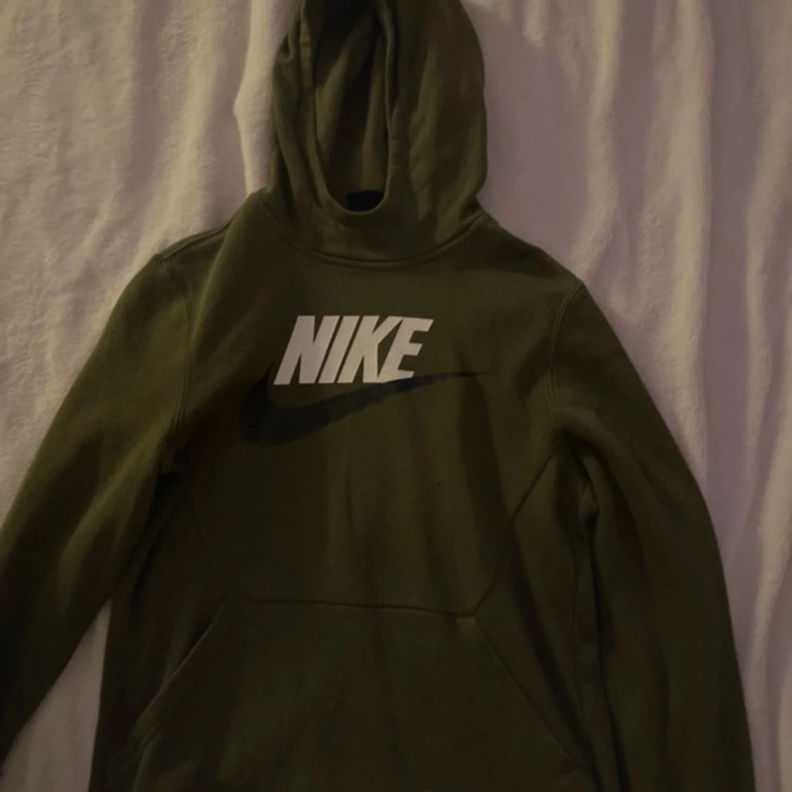 Olivgrön hoodie från Nike
