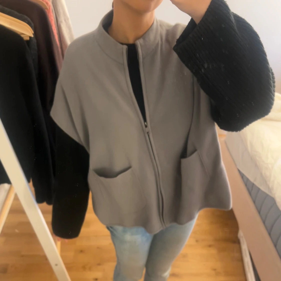 Grå poncho från Zara  - 2