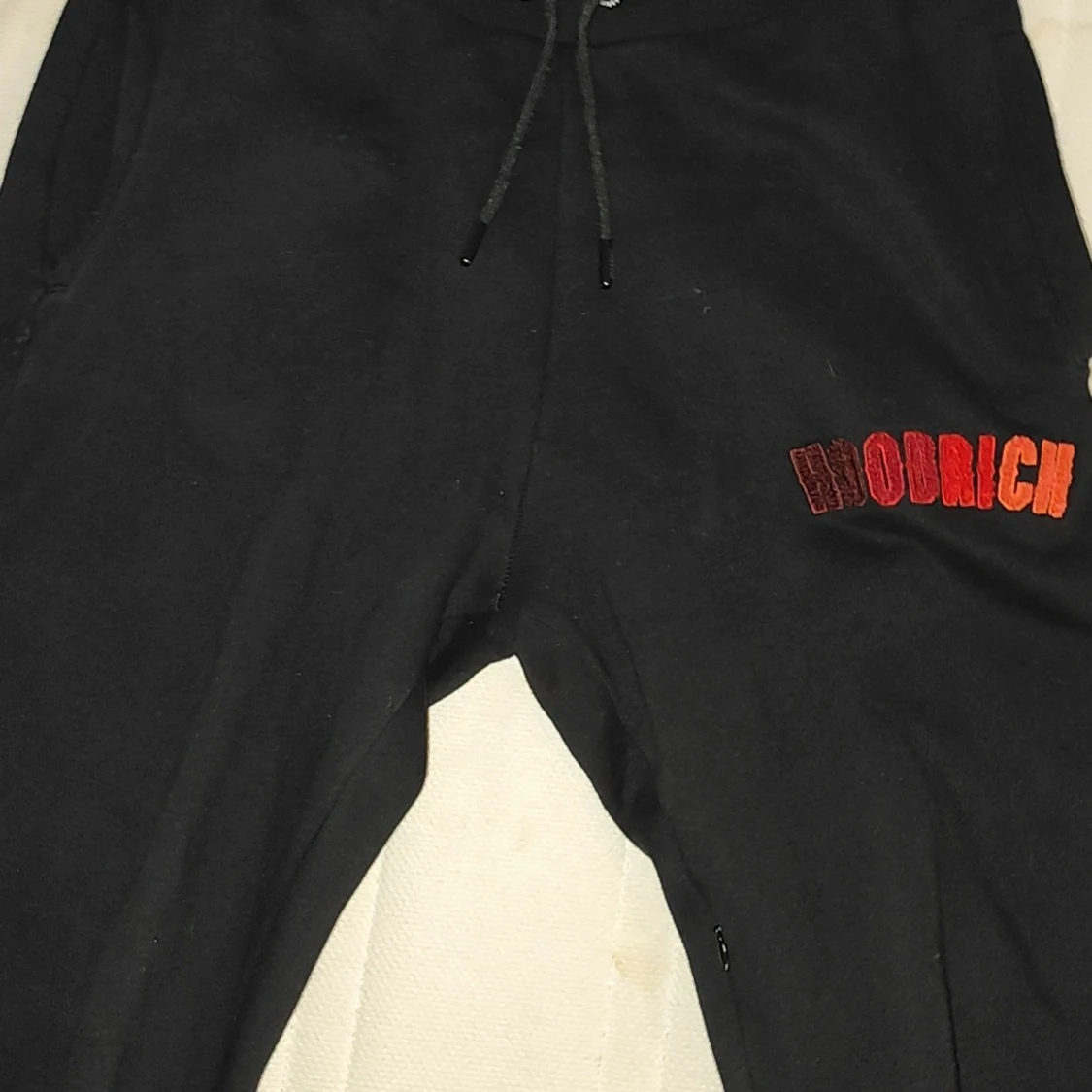 Svarta mjukisbyxor från Hoodrich - 4