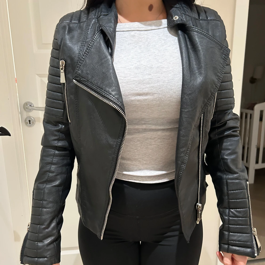 Svart skinnjacka från Vero Moda - 1