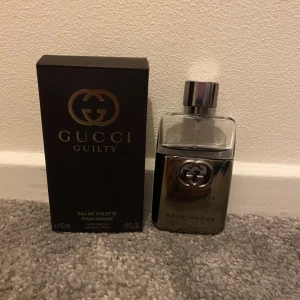 Gucci Guilty Pour Homme Eau de Toilette - Säljer min Gucci guilty edu toilette 50 ml. Det är ungefär 30-35 ml kvar nu och box är som ny. Köpt för 1000 och säljer nu för 500