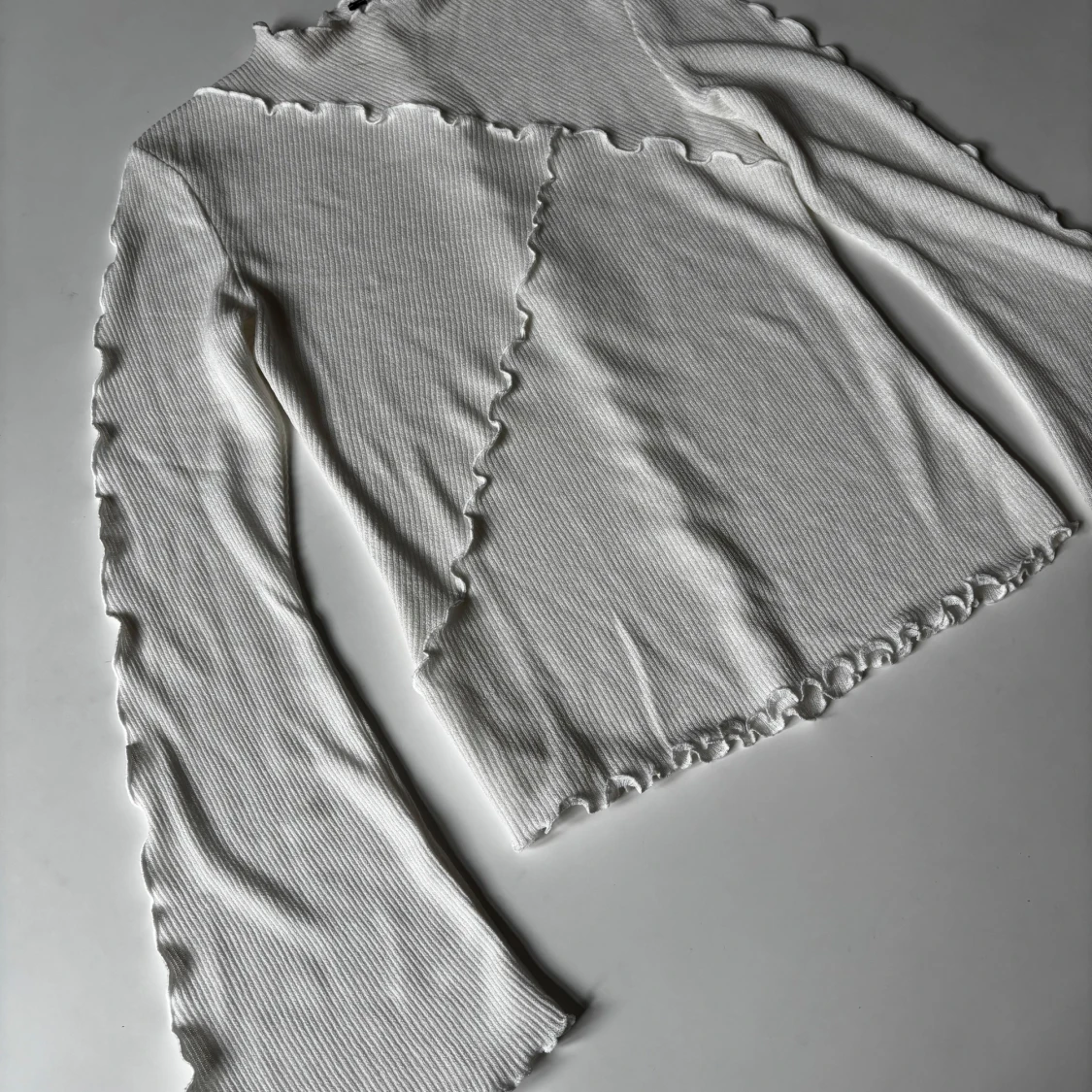 Vit långärmad topp  - 2