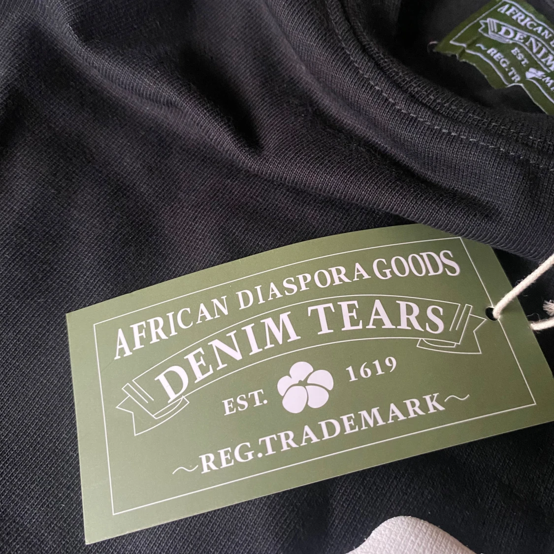 Svart tröja från Denim Tears - 2