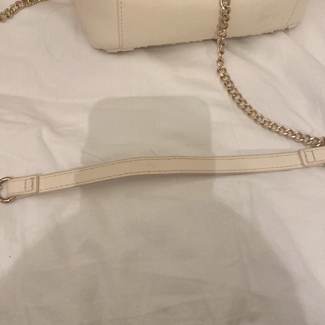 Off white axelrems väska från HM!  - 4