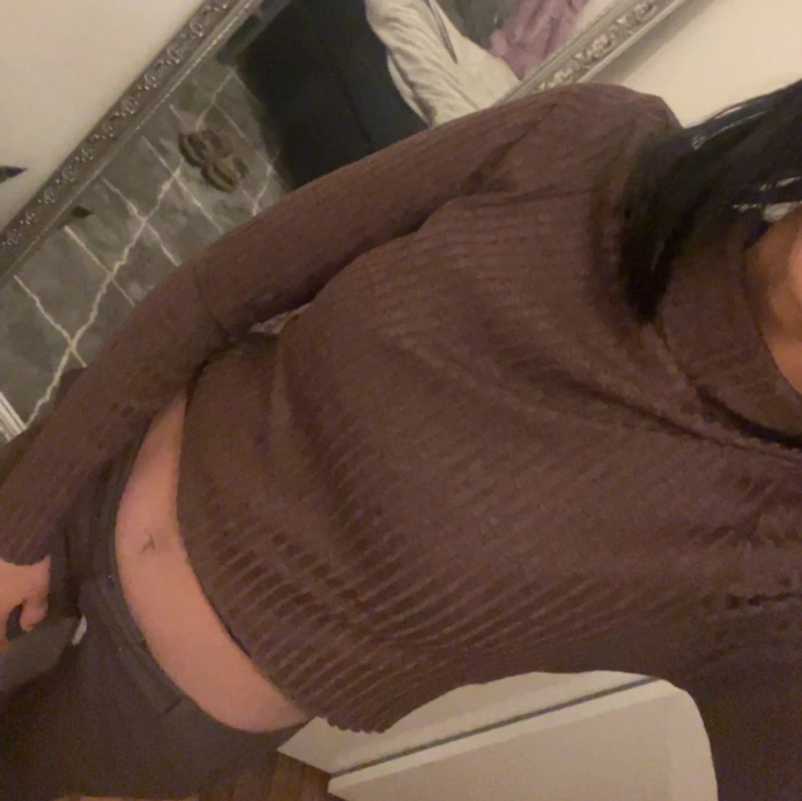 Brun ribbad croppad tröja - 1