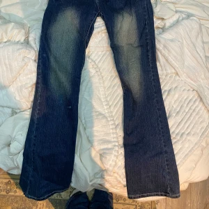 Jeans - Jeans från Girl Vivi, står ingen storlek men är lite stora på mig som vanligtvis använder small/36. Lite långa på mig som är 156cm. Knappt använda och i bra skick. Bootcut modell. Skicka DM om frågor finns!💗