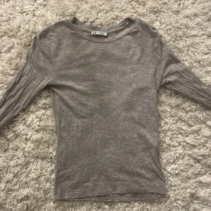 Intimissimi topp - En liknade topp från intimissimi, säljer pga kommer inte till användning 