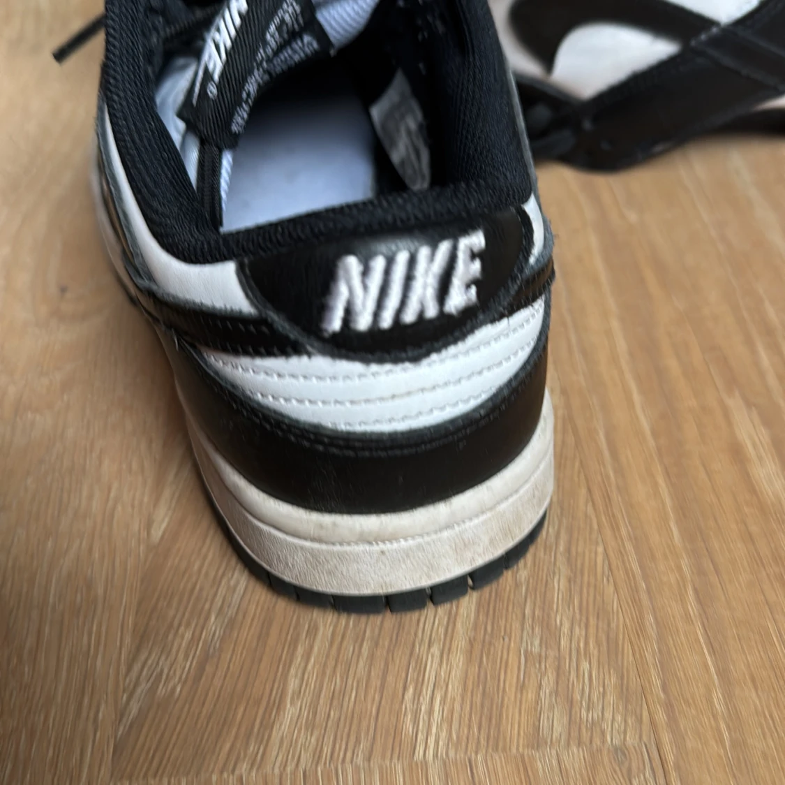 Nike Dunk Low svart/vit sneakers - 1