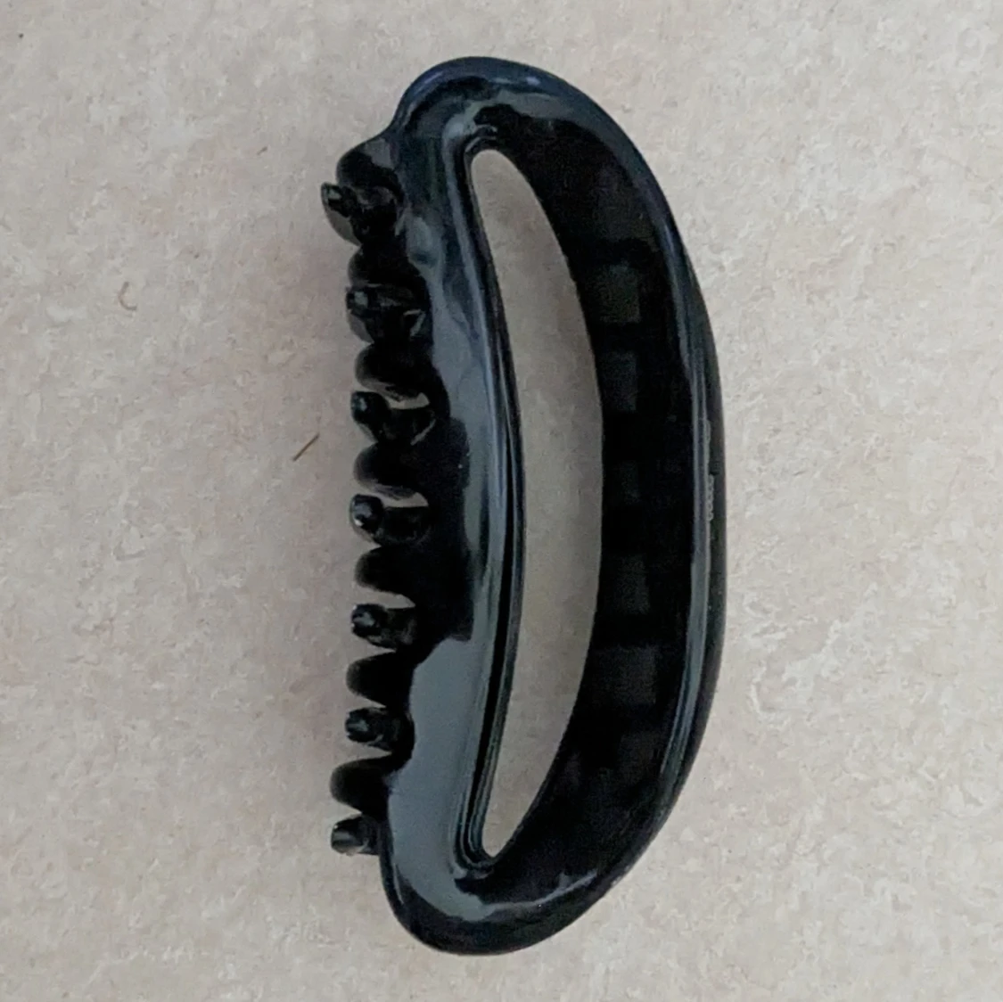 Svart hårklämma i plast - 1