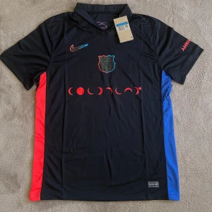 Svart Barcelona X Coldplay Tröja Bortställ - Säljer en helt ny 2024/2025 Fc Barcelona X Coldplay tröja i Storlek M. Tags tillkommer🏷️ , Vid frågor eller funderingar skicka ett pm, Mvh