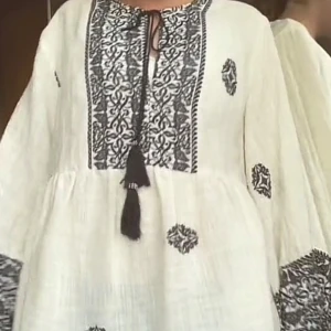 Jätte fin mönstrad blus ❣️ - Jätte fin bus från zara i storlek xs, jätte skön på sommaren eftersom den är så luftig och hsr väldigt cool design ❣️❣️