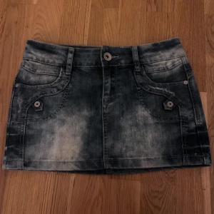 Jeanskjol  Dromedar - Jeanskjol kommer ej till användning. Storlek 26 vet inte midjemåttet! Skriv innan ni använder köp nu!