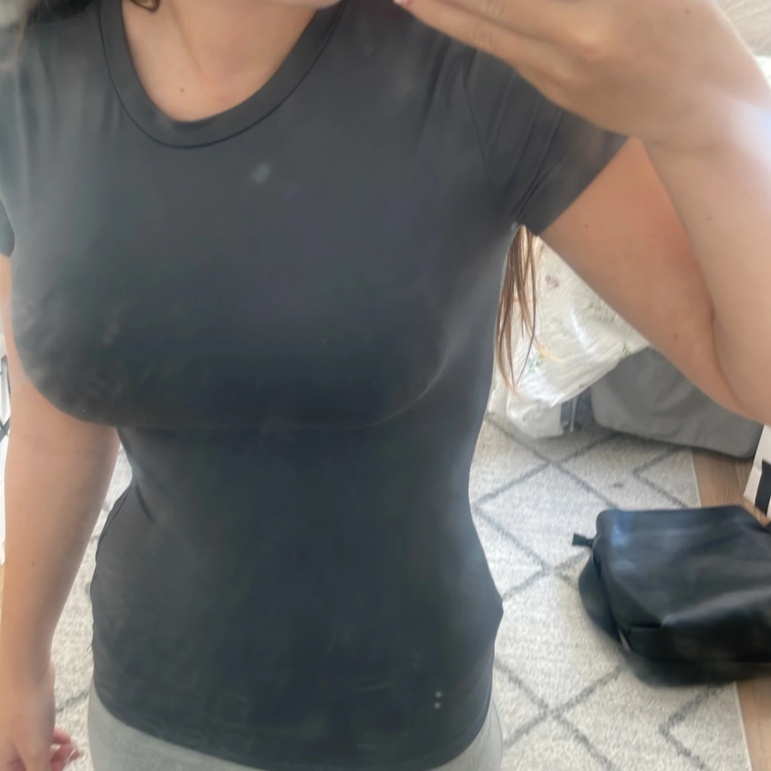 Mörkgrå tight t-shirt från H&M - 1