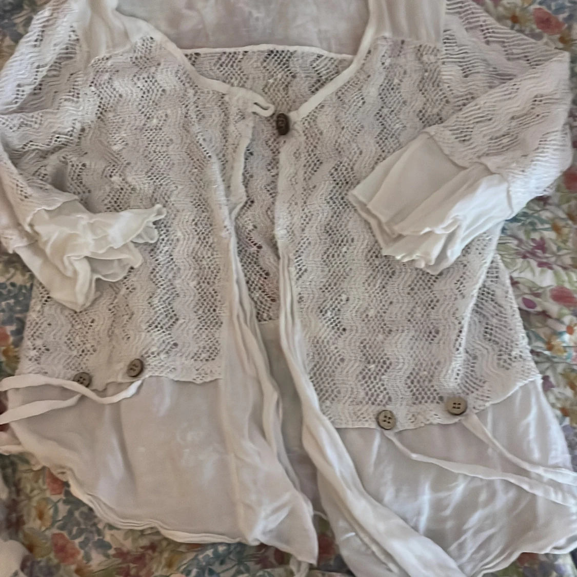 Vit spetskofta från Ambra - 1