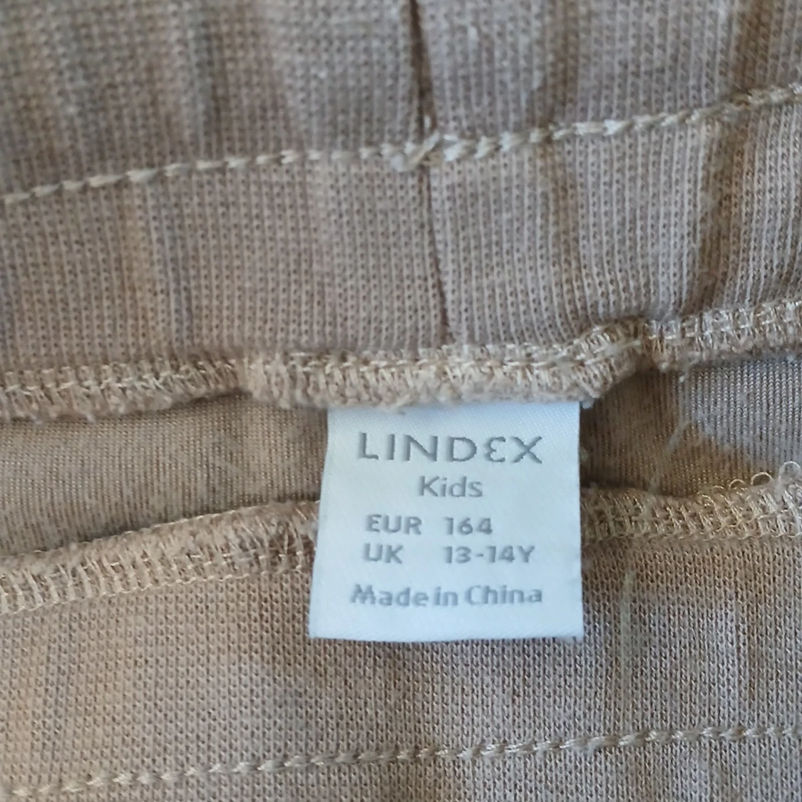 Beige mjukisbyxor från Lindex lågmidjade  - 3