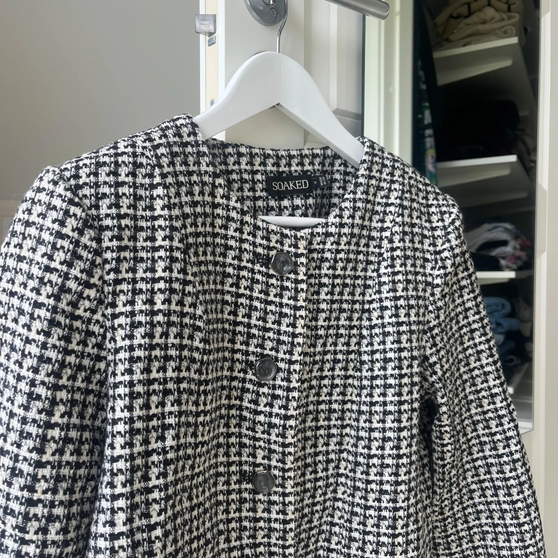 Svart vit kofta från Soaked! - 1