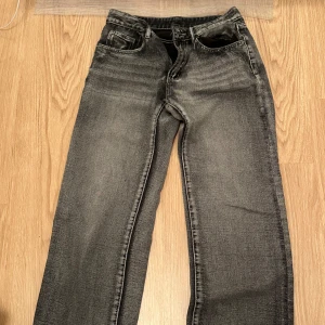Gråa baggy jeans - Baggy jeans 